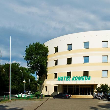 Hotel Komeda オストルフ・ビエルコポルスキ エクステリア 写真