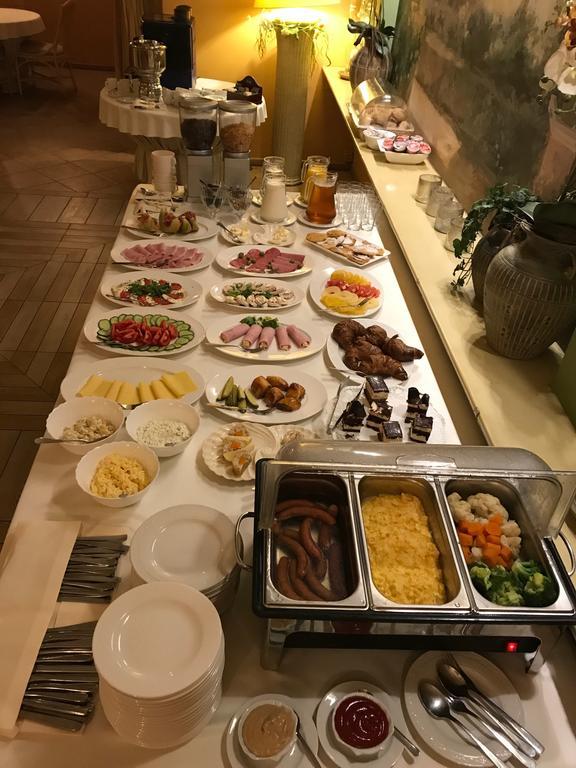 Hotel Komeda オストルフ・ビエルコポルスキ エクステリア 写真
