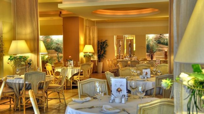 Hotel Komeda オストルフ・ビエルコポルスキ レストラン 写真